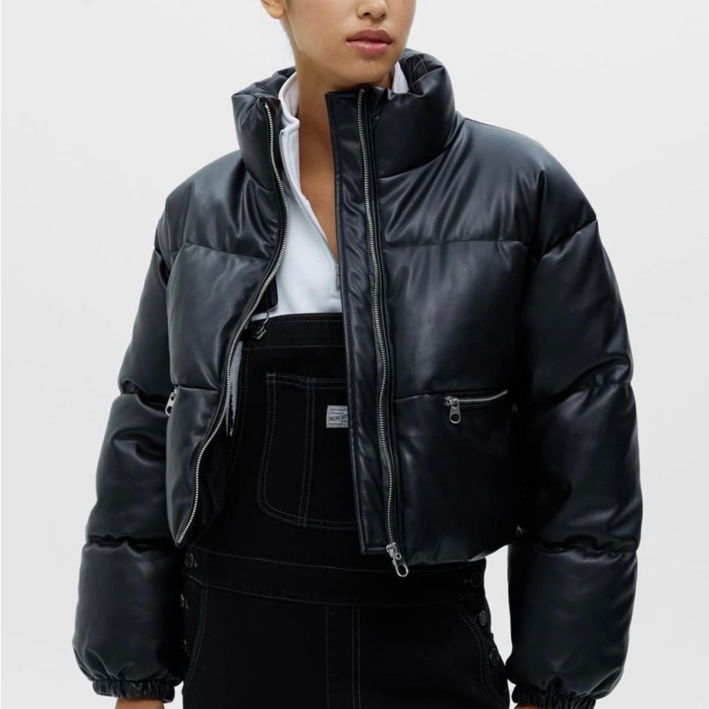 PULL AND BEAR
Black faux leather short puffer jacket